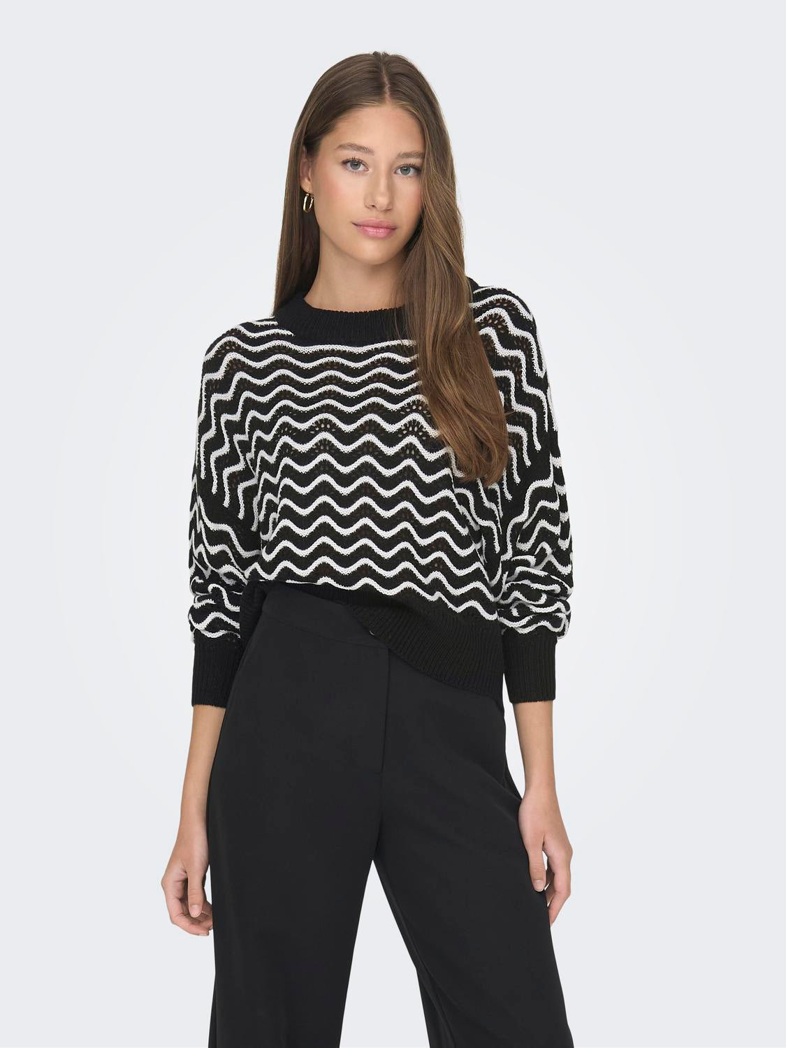 Jdyrita L/S Short Struc Pull Knt Noos 15284280 Black W CLOUD DANCER ZIG ZAG PATTERN